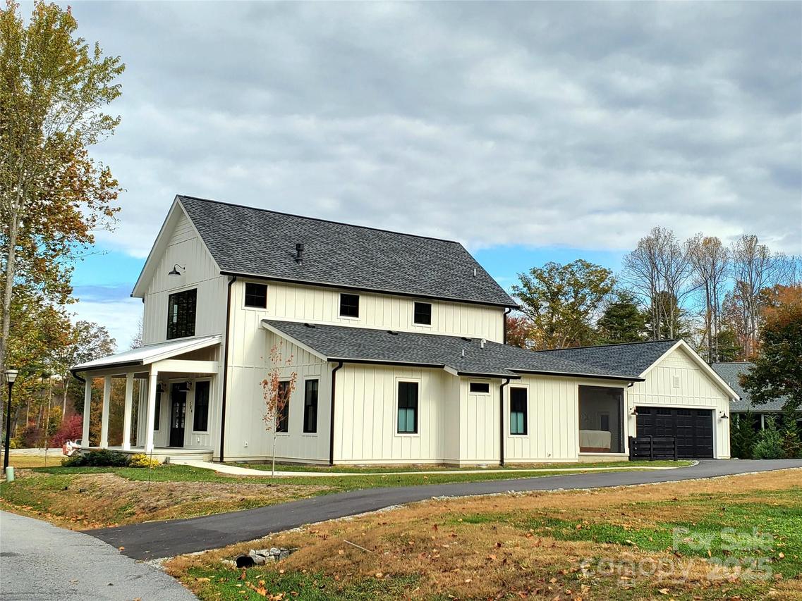 386 Lindsey Farm Dr., Flat Rock, NC 28731