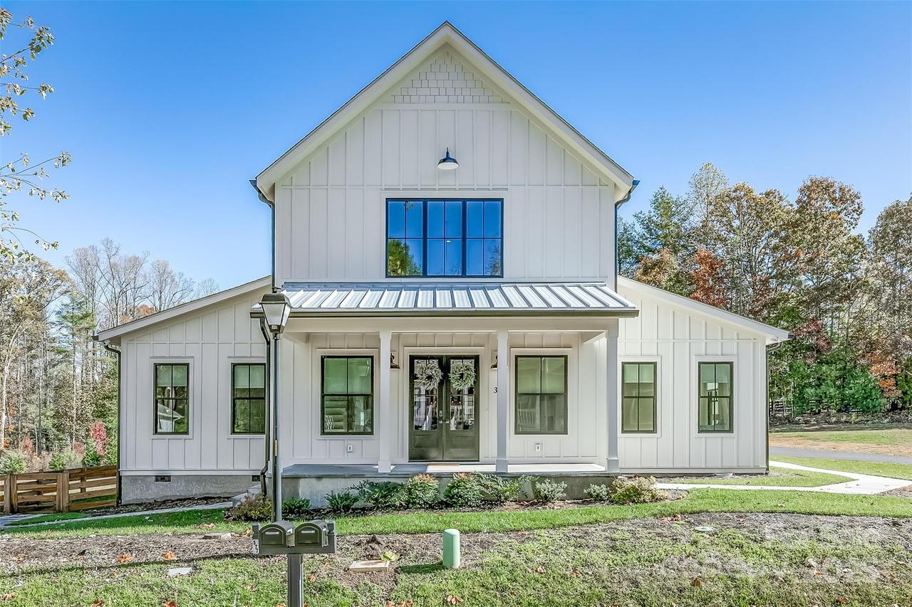 386 Lindsey Farm Dr., Flat Rock, NC 28731