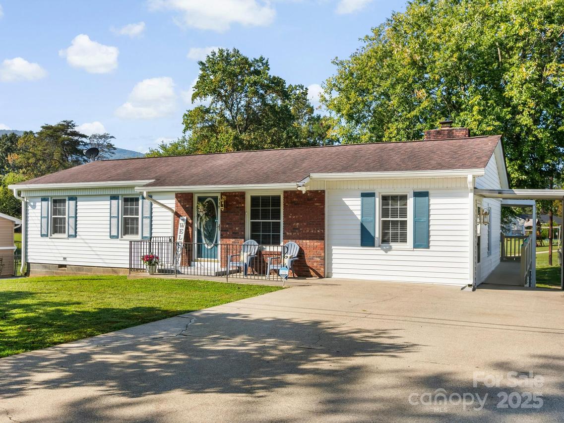 115 Scenic View Dr., Swannanoa, NC 28778