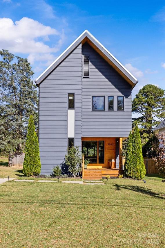 2553 Elkwood Cir., Charlotte, NC 28205