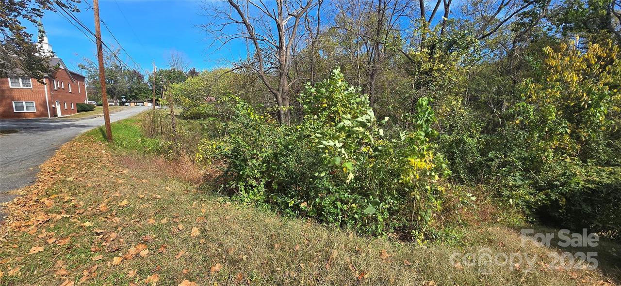 520 Healan Pl., Lenoir, NC 28645