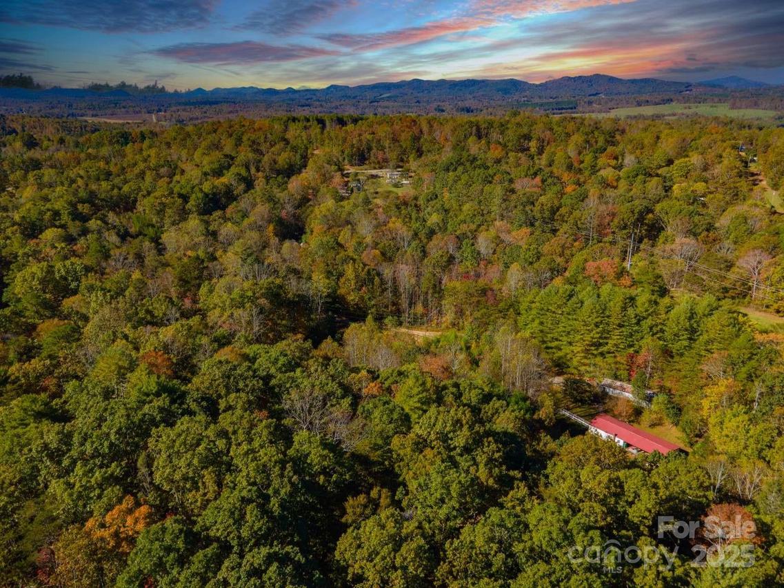 5156 New Haven Cir., Morganton, NC 28655