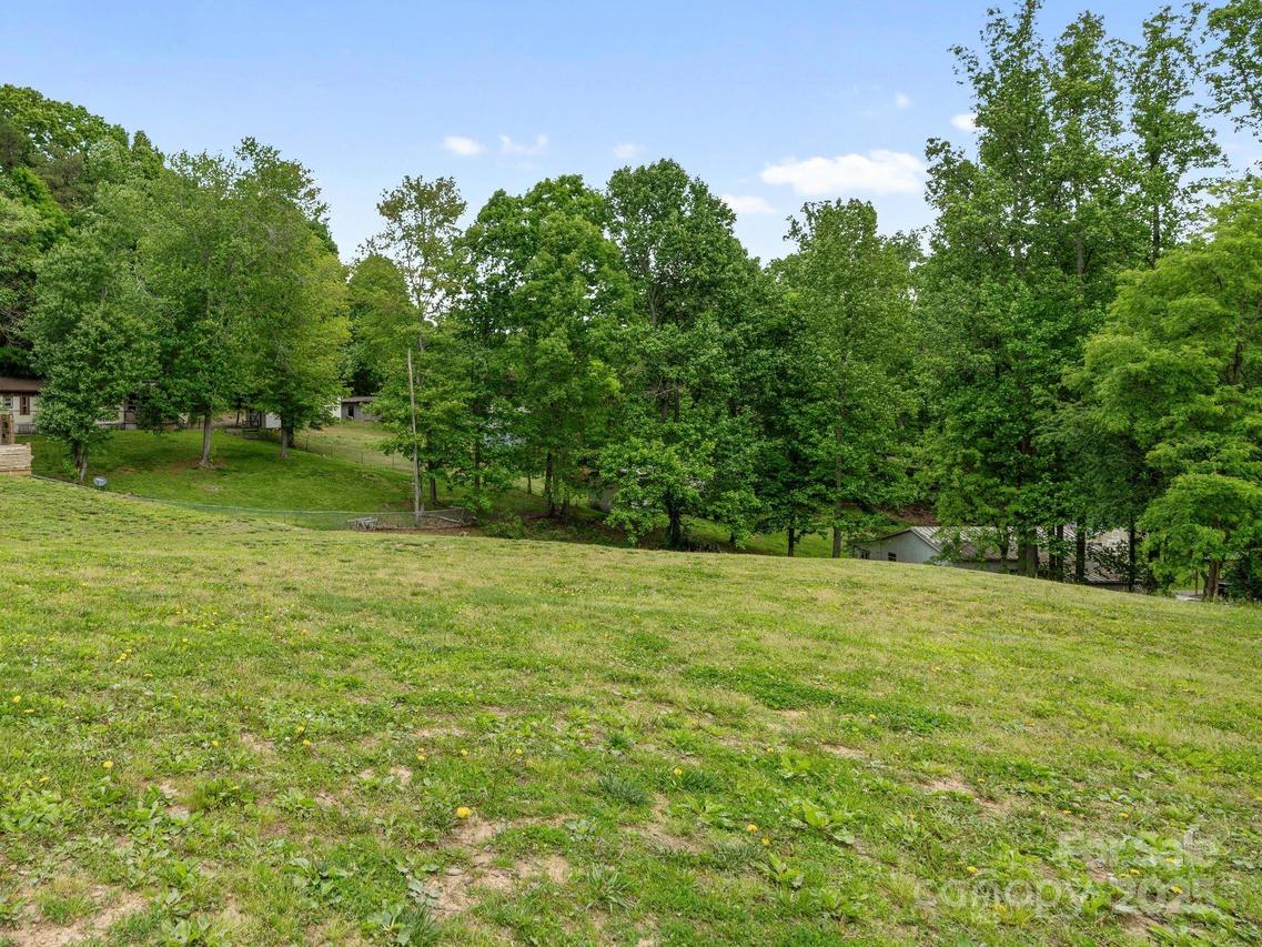 99999 Lorenz Ln., Asheville, NC 28806
