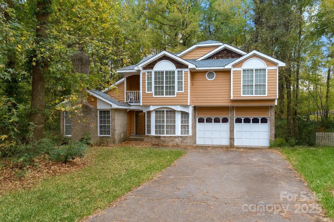 9005 Louvaine Dr., Charlotte, NC 28227