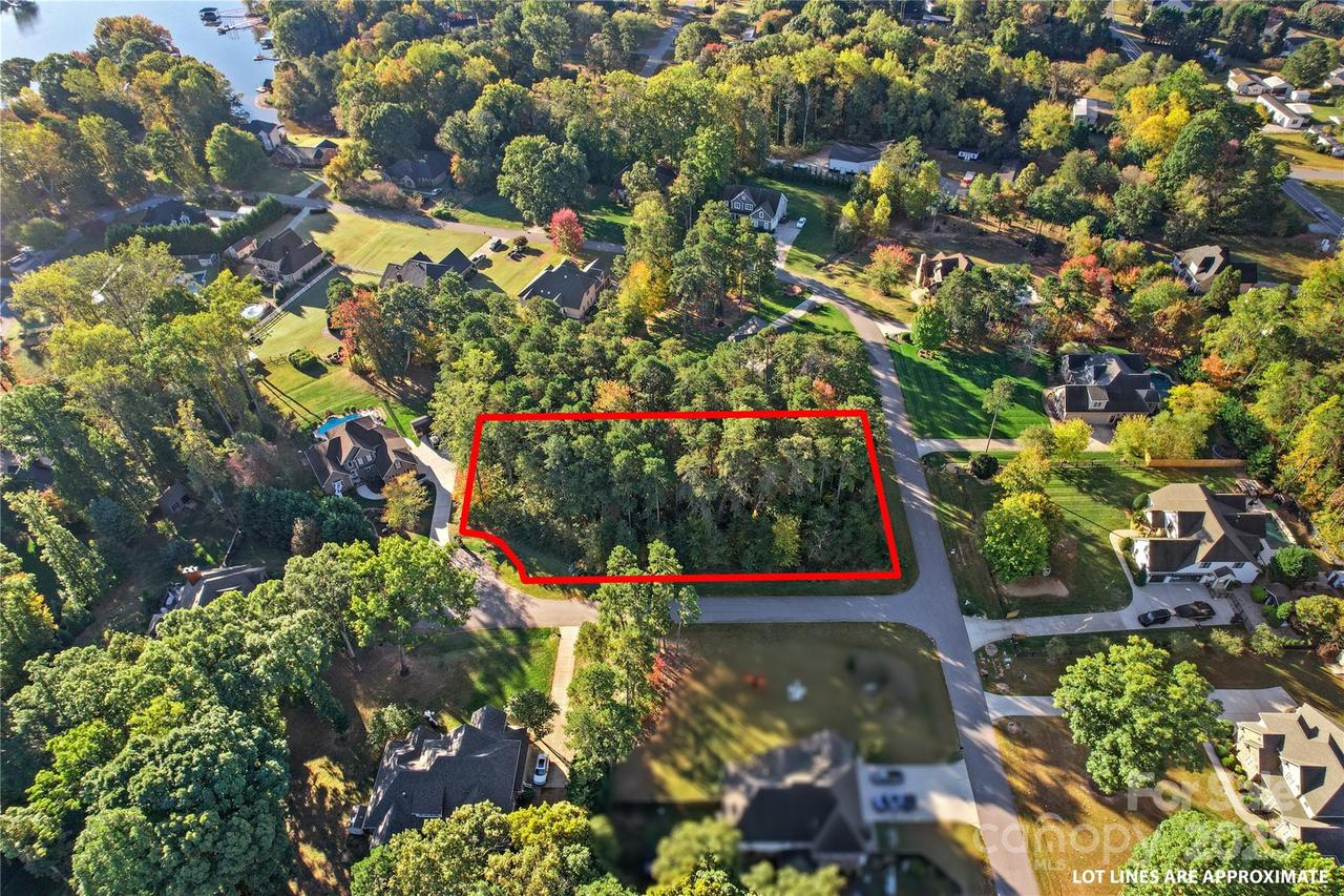 254 Woodstream Cir., Mooresville, NC 28117