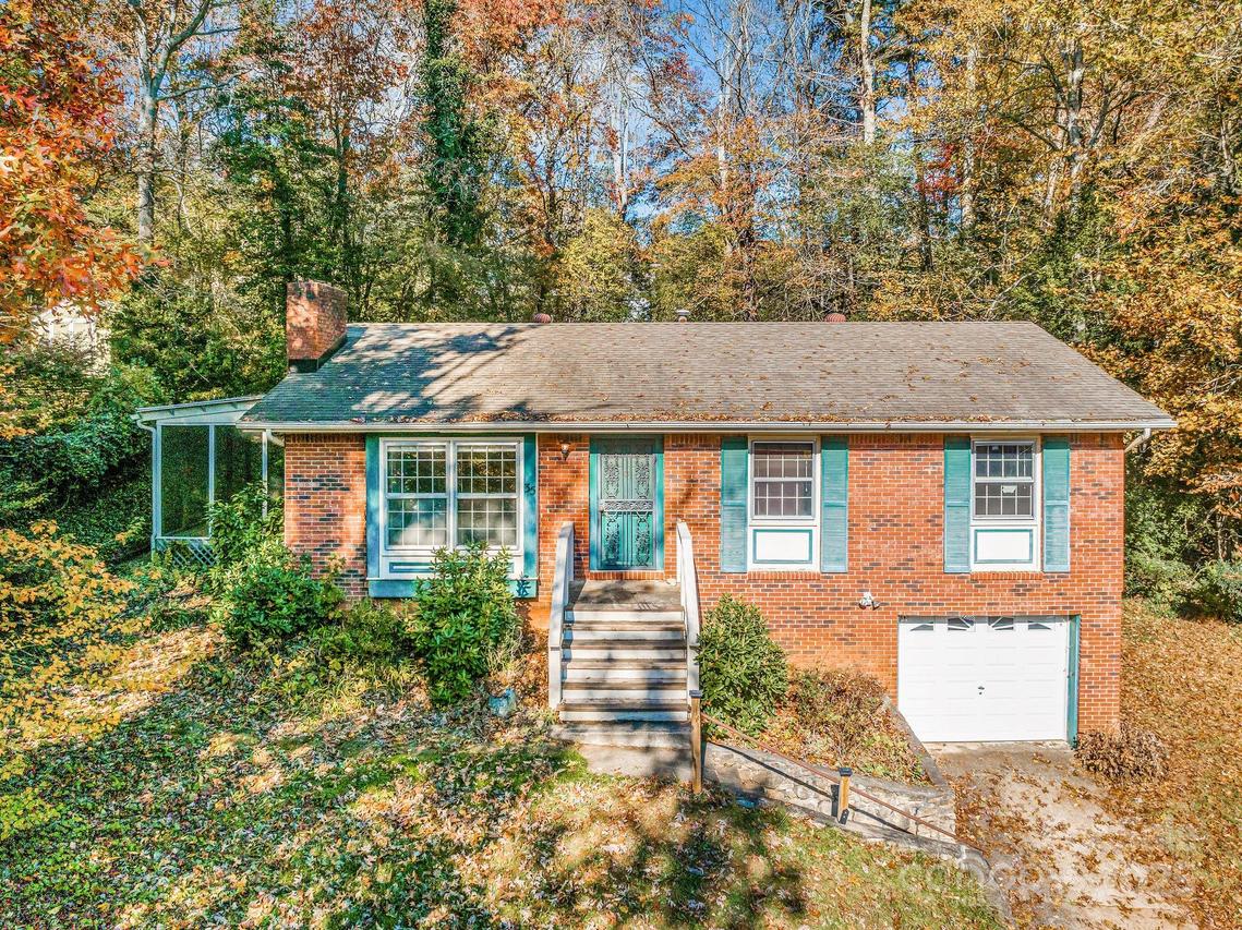 35 Auburndale Dr., Asheville, NC 28806