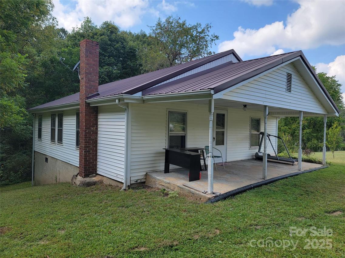 1004 Pine Mountain Rd., Hudson, NC 28638