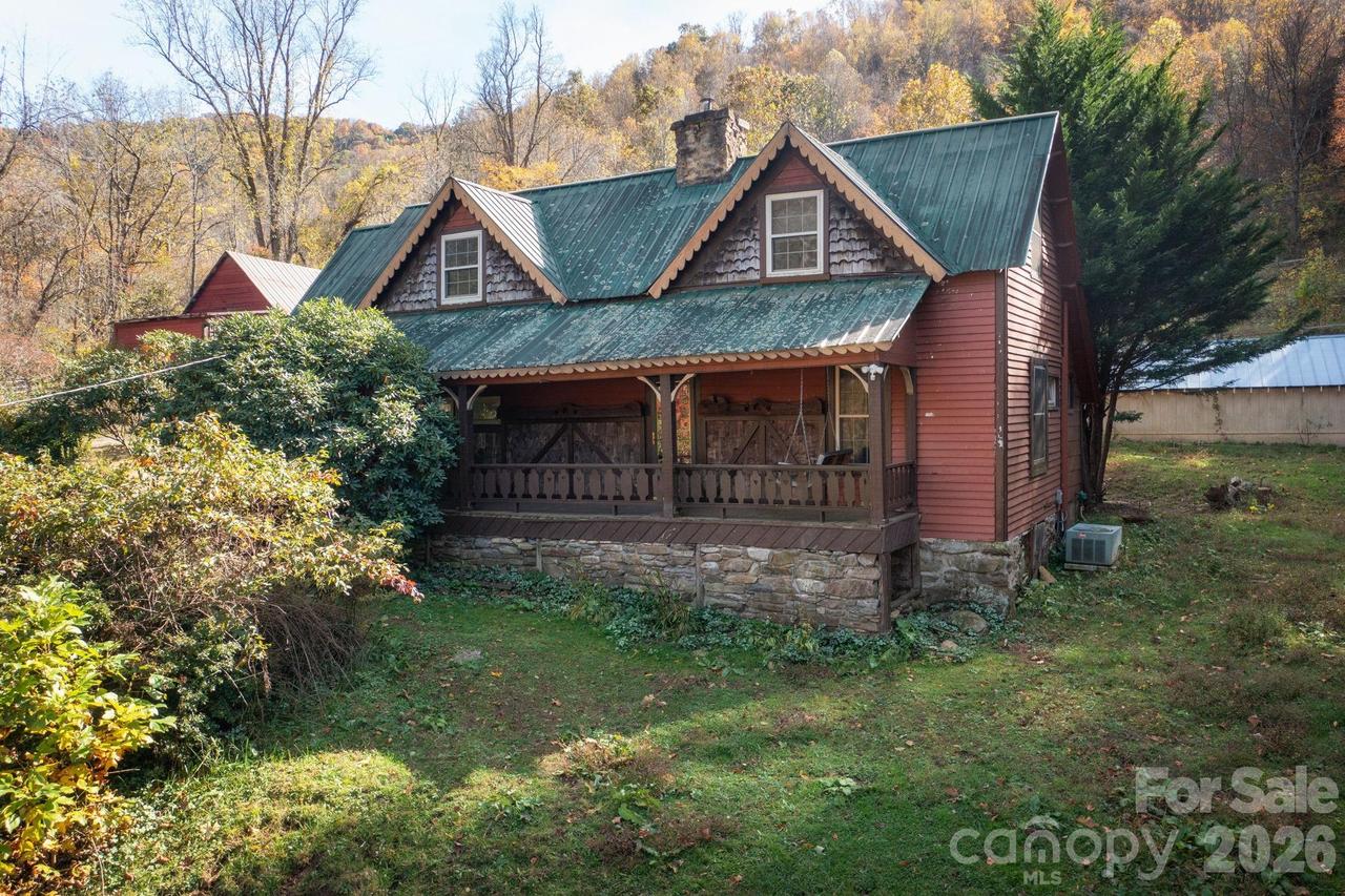 1265 Dillingham Rd., Barnardsville, NC 28709