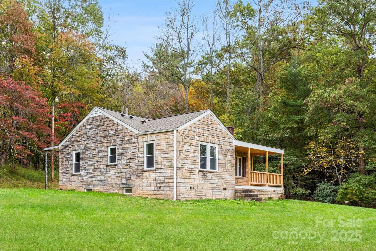 421 Hazel Brook Rd., Marshall, NC 28753