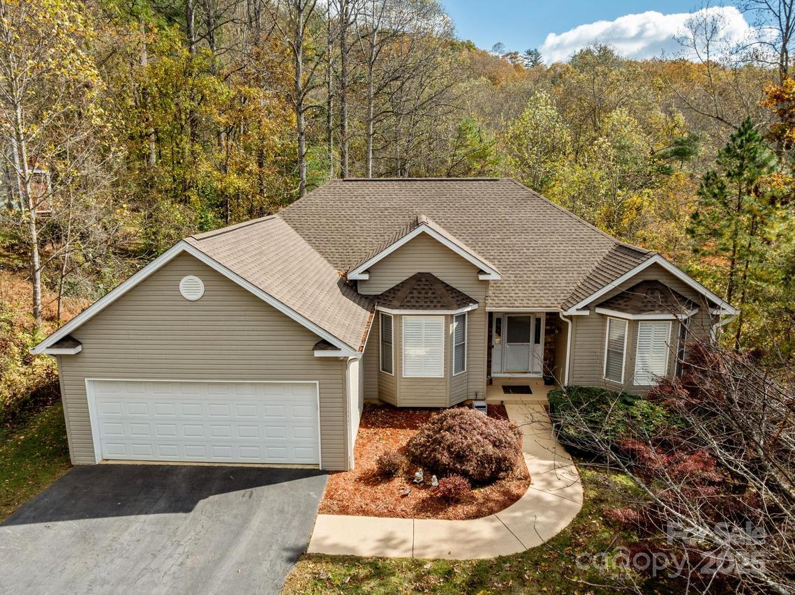 403 Canonero Dr., Fairview, NC 28730