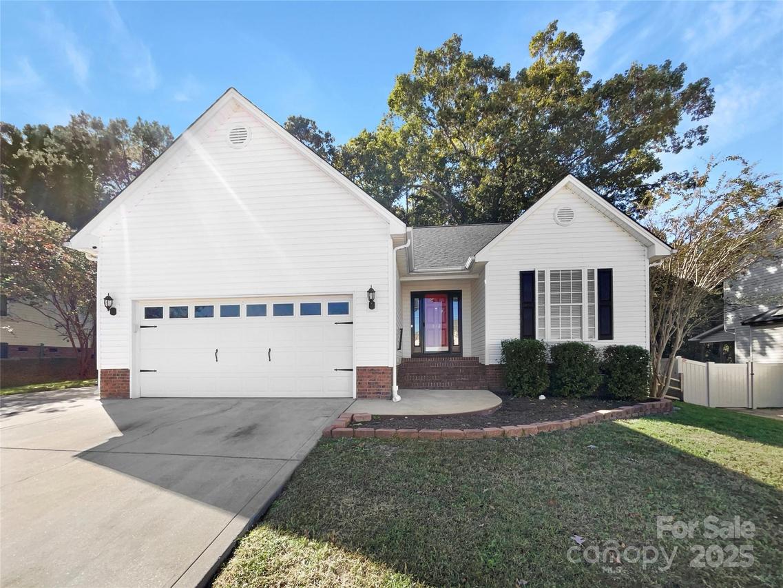 912 Carole Summey Dr., Dallas, NC 28034