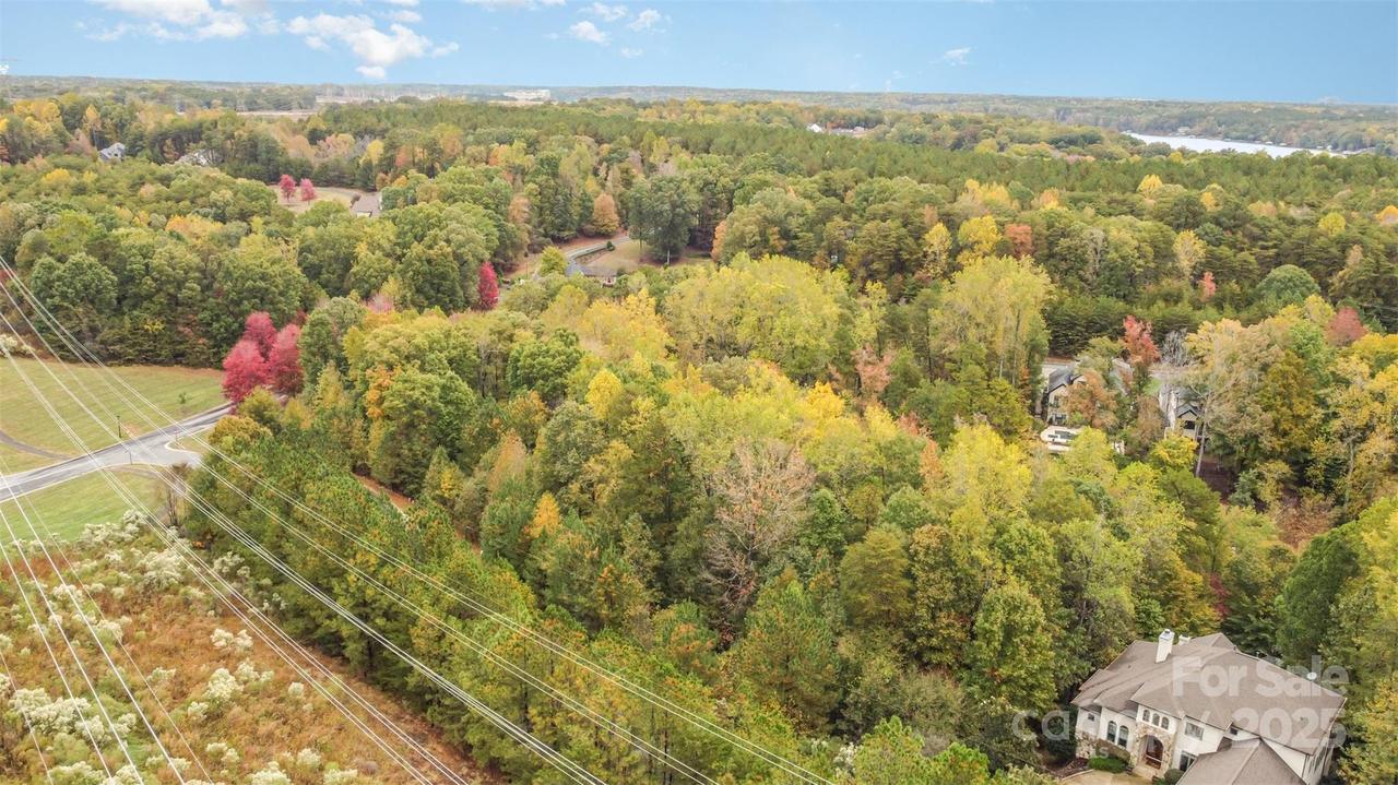 2009 Beauhaven Ln., Belmont, NC 28012