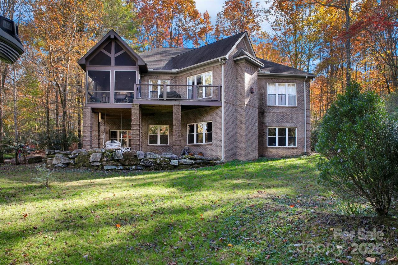 886 Soquili Dr., Brevard, NC 28712