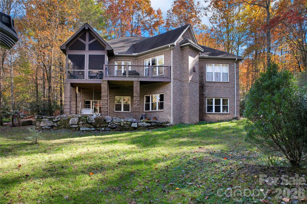 886 Soquili Dr., Brevard, NC 28712