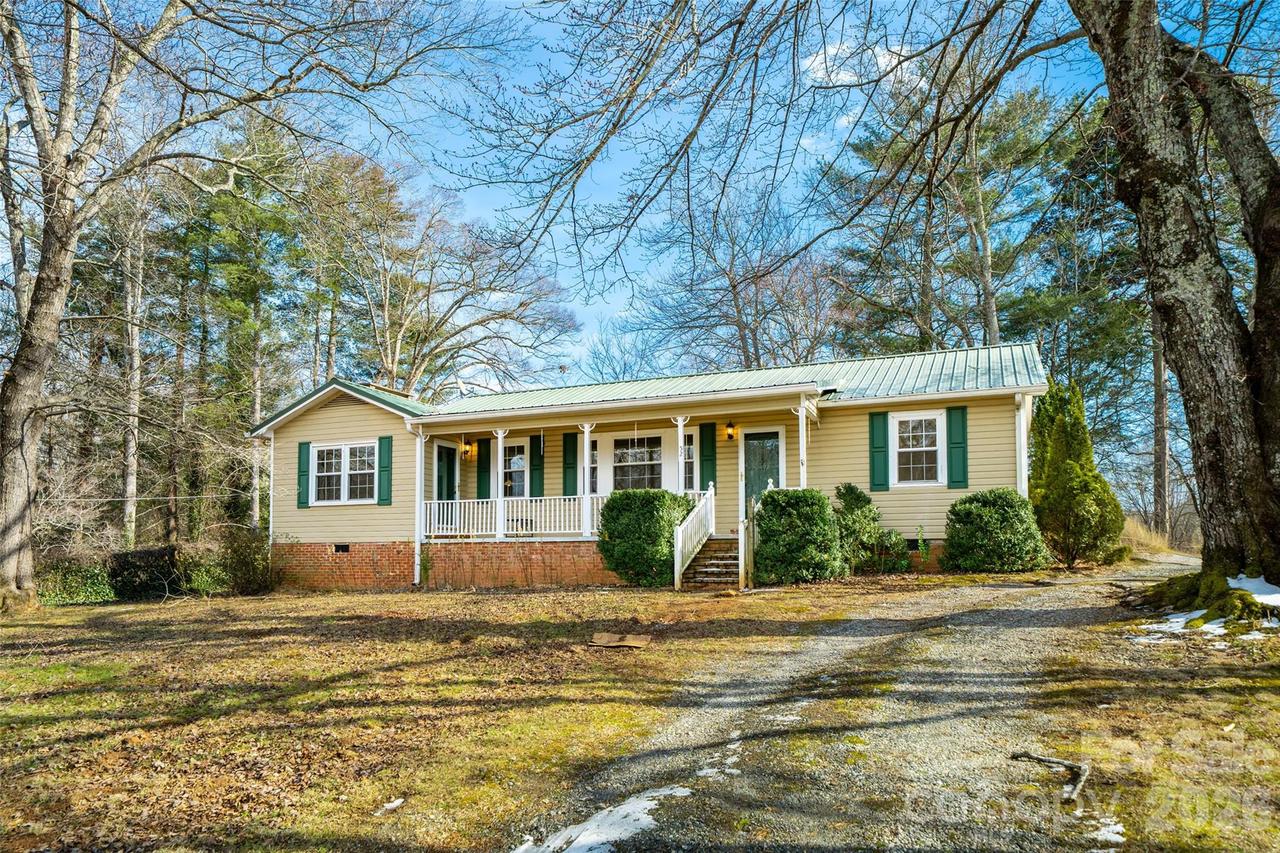 52 E Miller St., Columbus, NC 28722