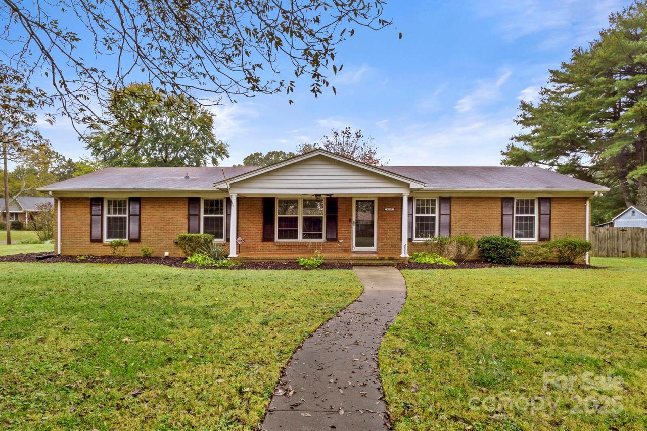 8915 Wedgewood Dr., Huntersville, NC 28078