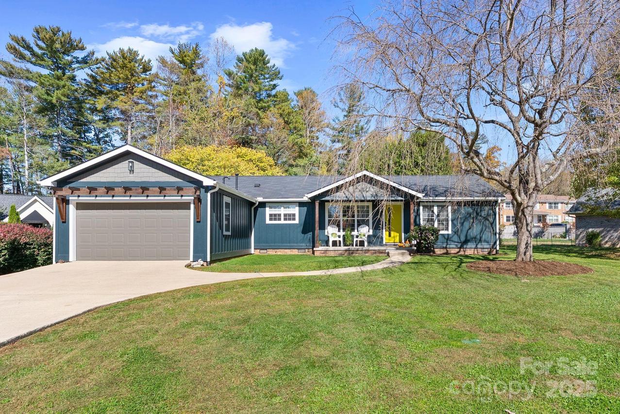 2375 Rosemont Ct., Hendersonville, NC 28791