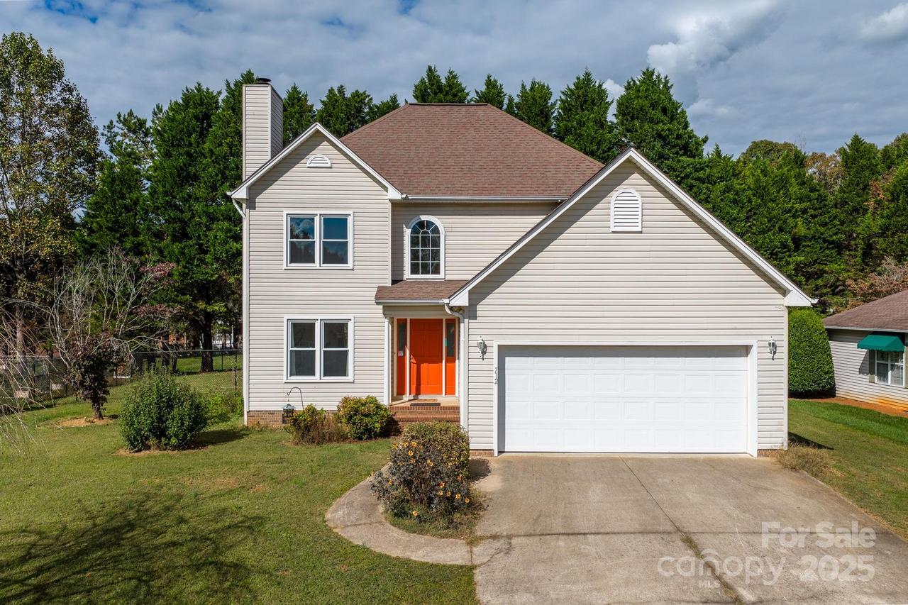 712 Painted Feather Ln., Conover, NC 28613
