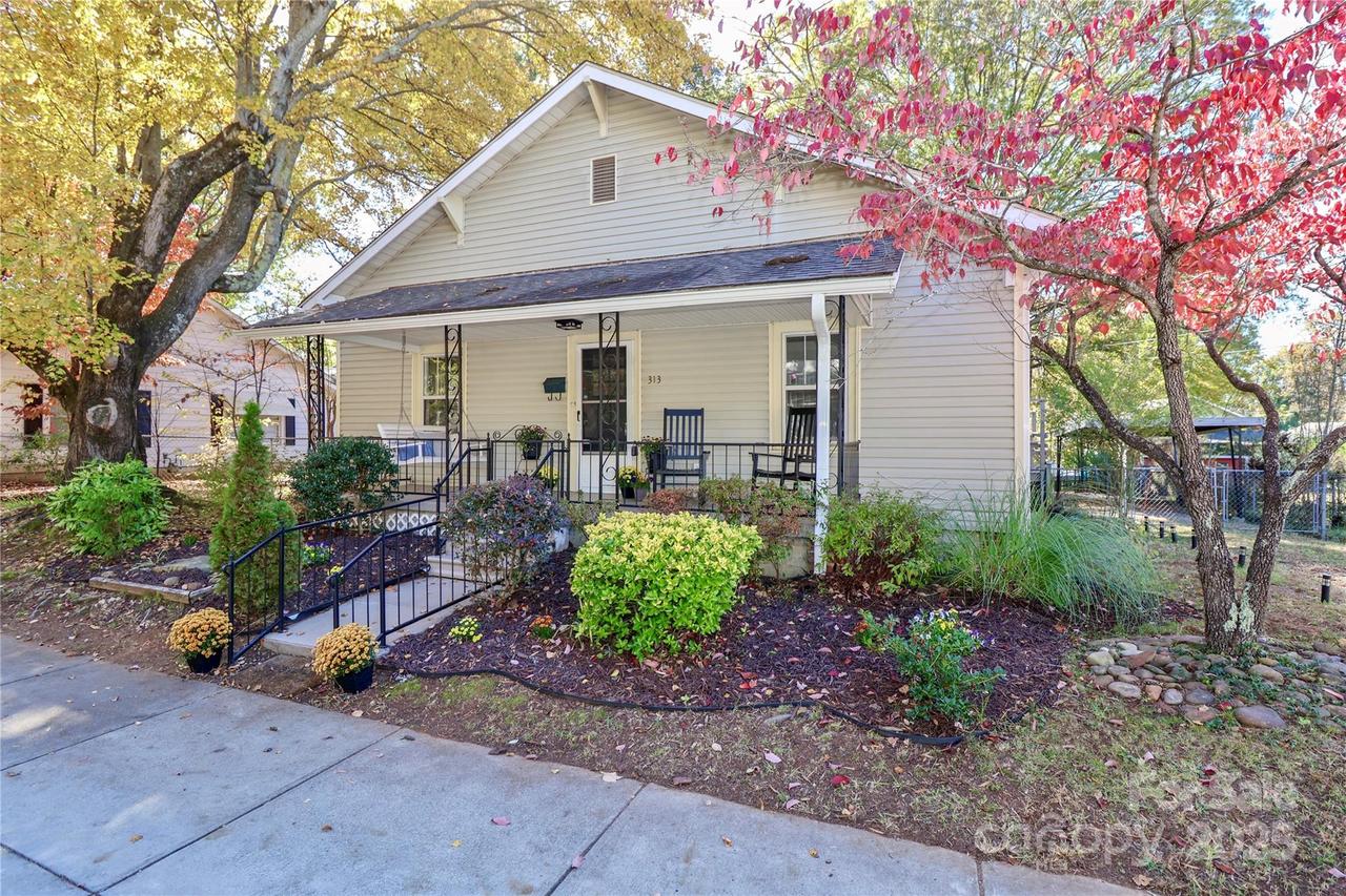 313 Dingler Ave., Mooresville, NC 28115