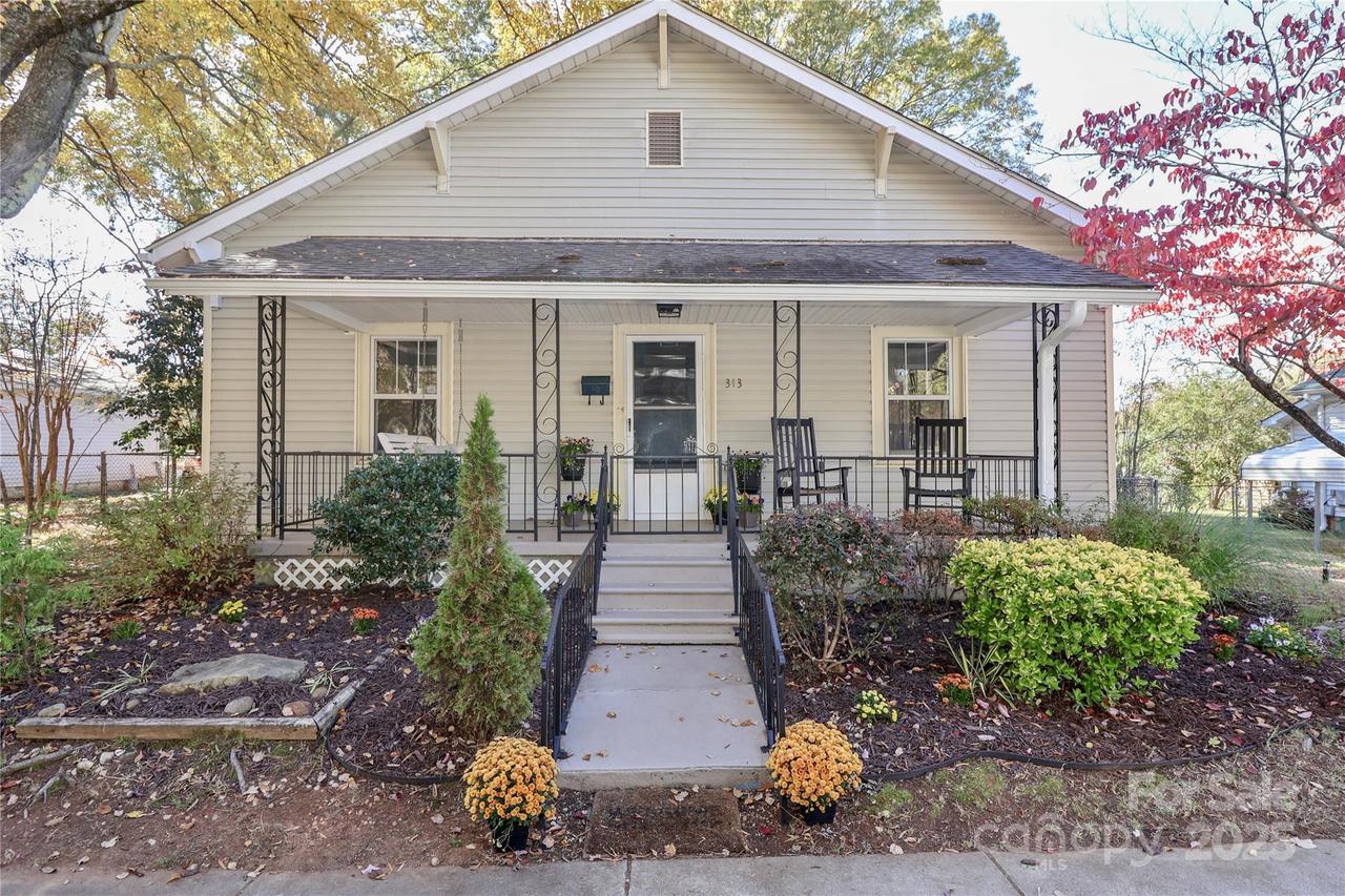 313 Dingler Ave., Mooresville, NC 28115