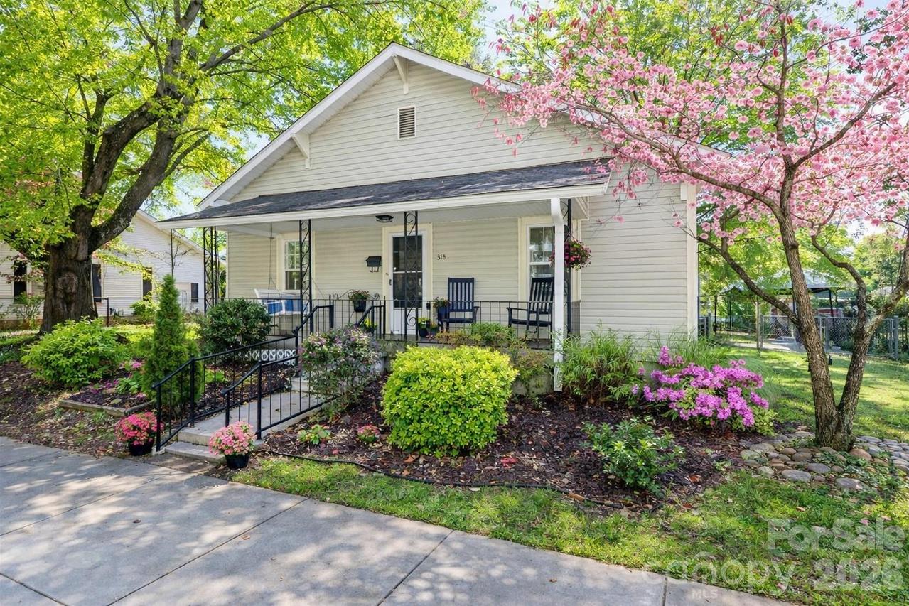313 Dingler Ave., Mooresville, NC 28115