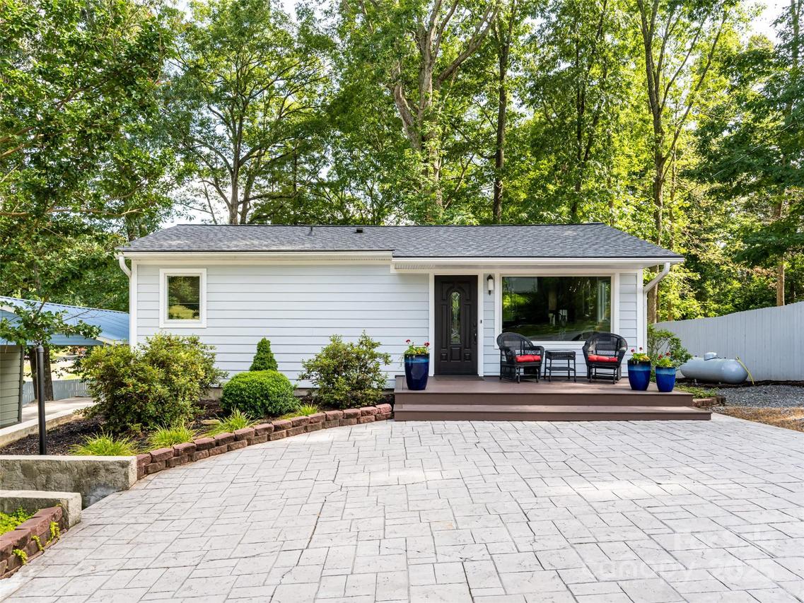 10 Freno Dr., Asheville, NC 28803