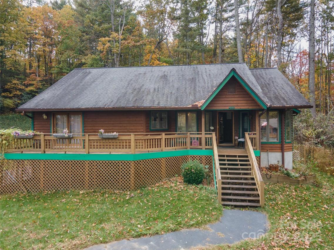 482 Forest Park Dr., Hendersonville, NC 28792