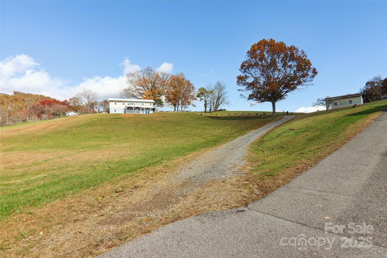 7 Crystal Ln., Waynesville, NC 28785