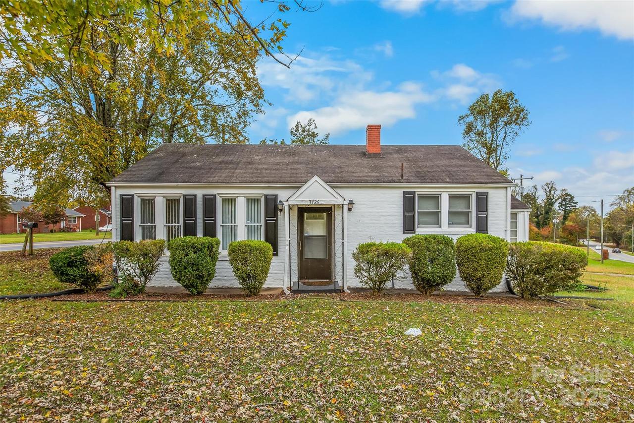 3726 Northampton Dr., Winston Salem, NC 27105