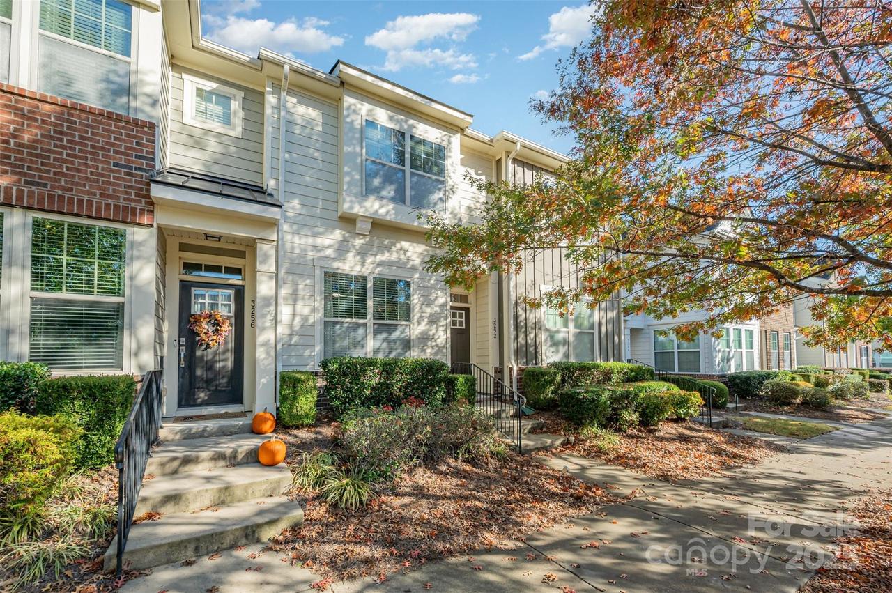 3252 Bending Birch Ln., Charlotte, NC 28206