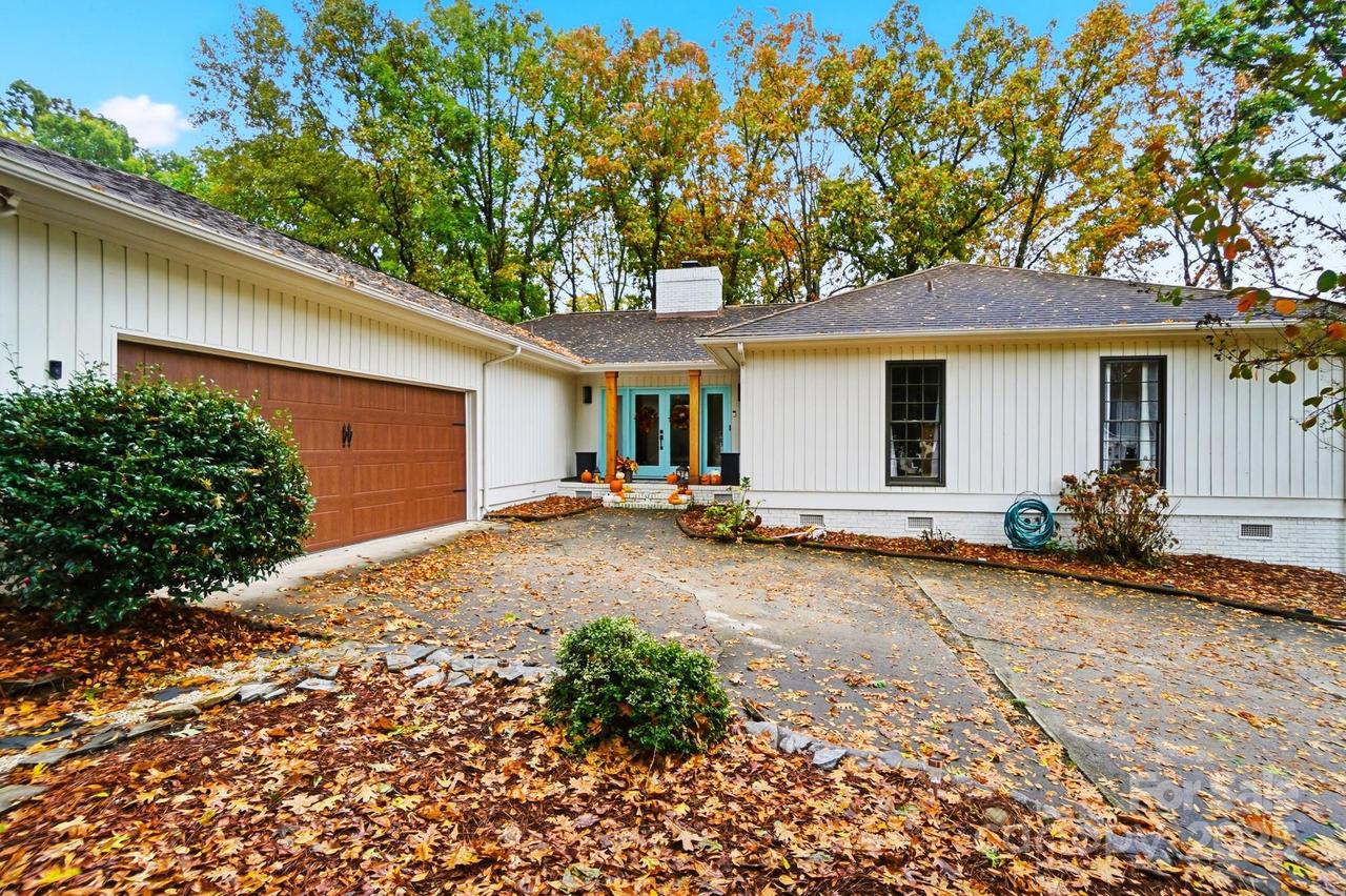 2433 Lynbridge Dr., Charlotte, NC 28270