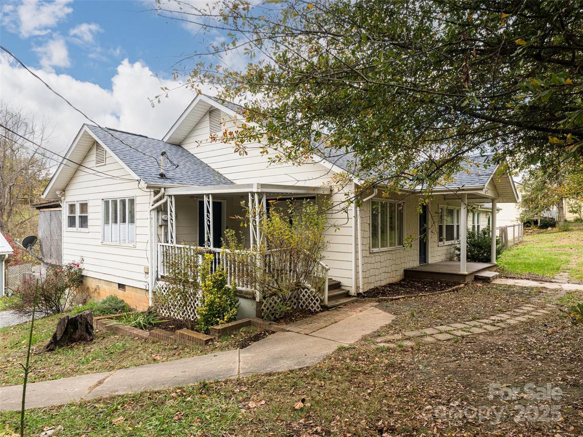 65 Banks Town Rd., Weaverville, NC 28787