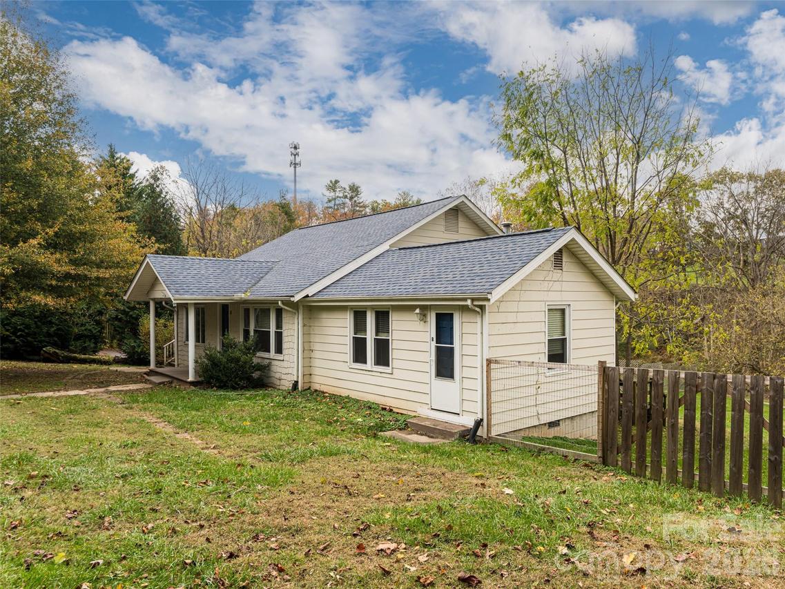65 Banks Town Rd., Weaverville, NC 28787