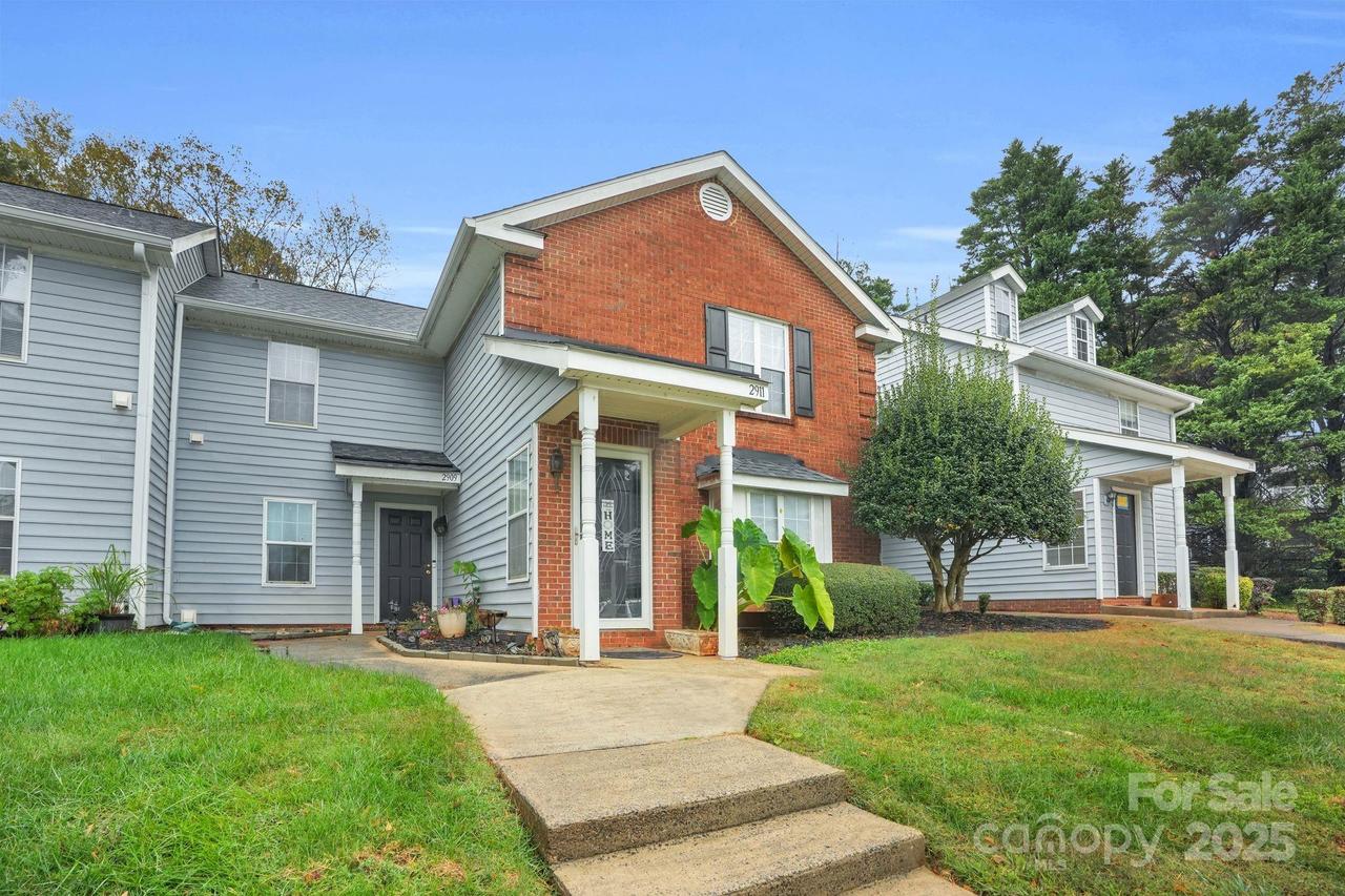 2911 Iron Gate Ln., Charlotte, NC 28212