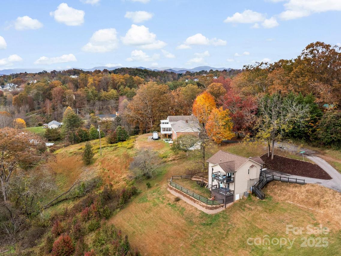 101 Clayton Dr., Weaverville, NC 28787