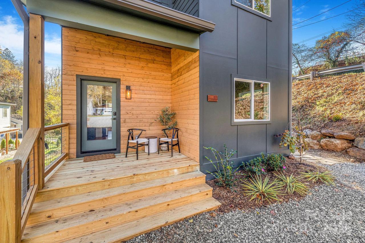 67 Crestfield Ave., Asheville, NC 28804