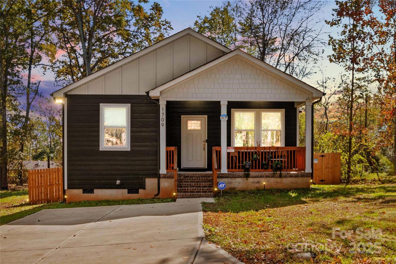 1709 Younger Ave., Statesville, NC 28677