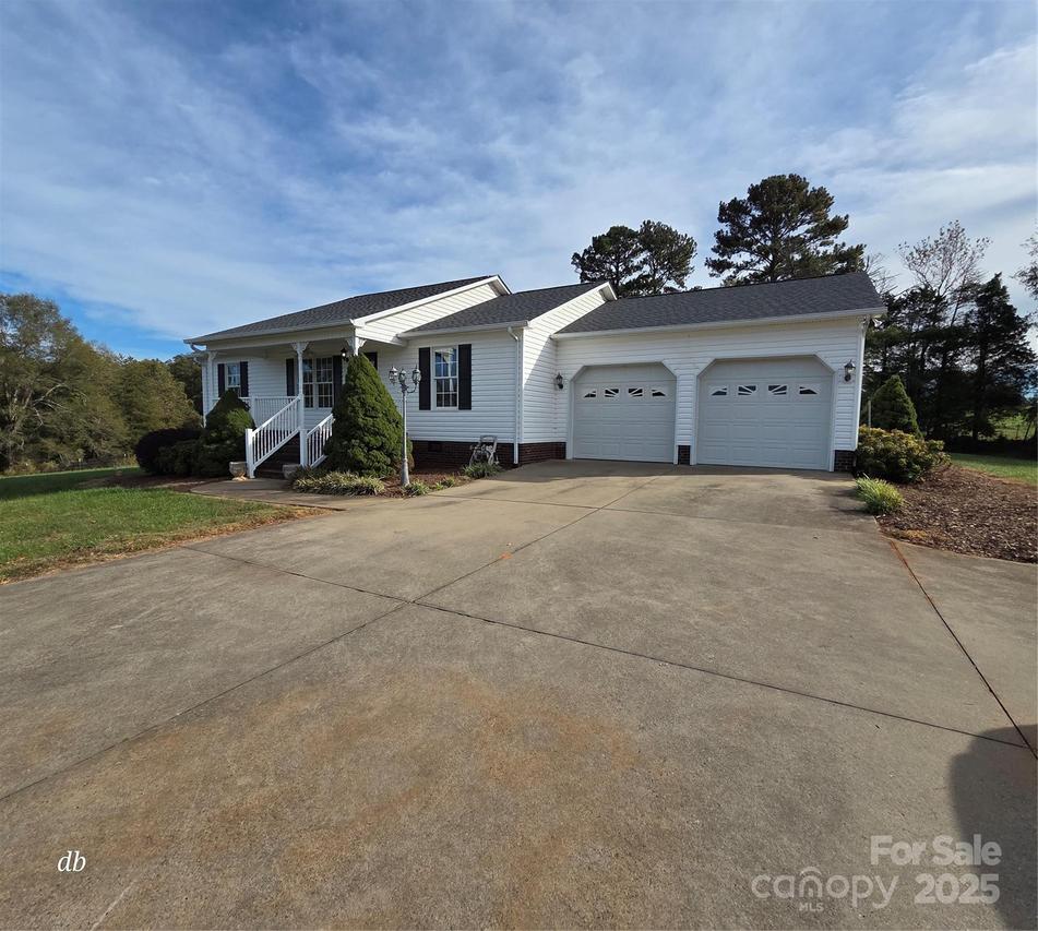 325 Gwen Ln., Shelby, NC 28152