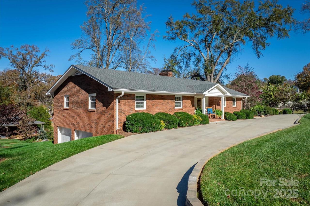 606 Collett St., Morganton, NC 28655