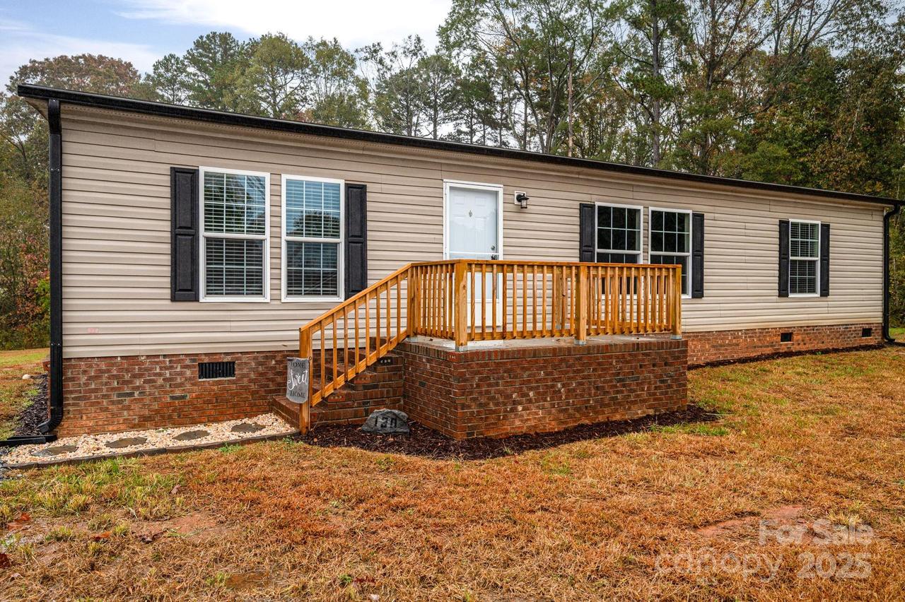 130 Inglebrook Ln., Bessemer City, NC 28016