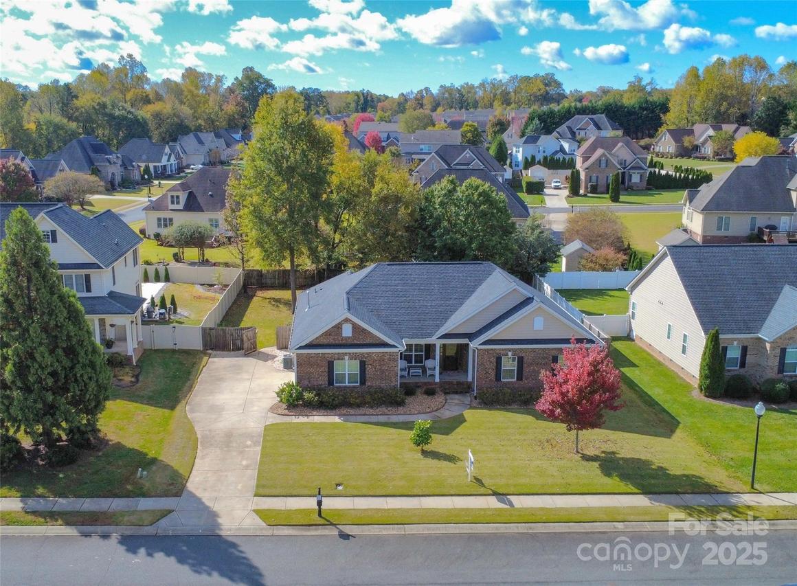 128 Coral Rutledge Dr., Mount Holly, NC 28120