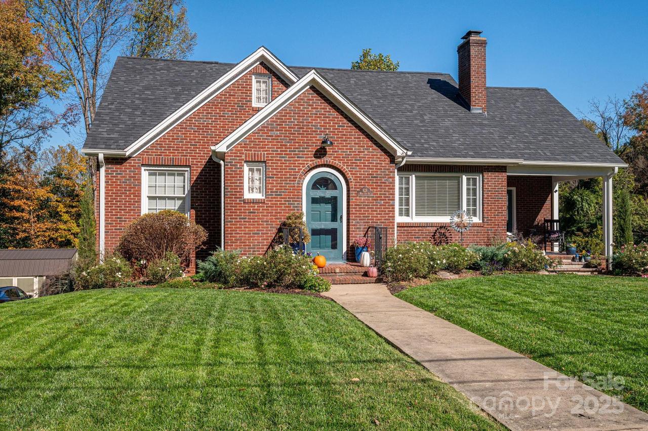 628 W 8th St., Newton, NC 28658