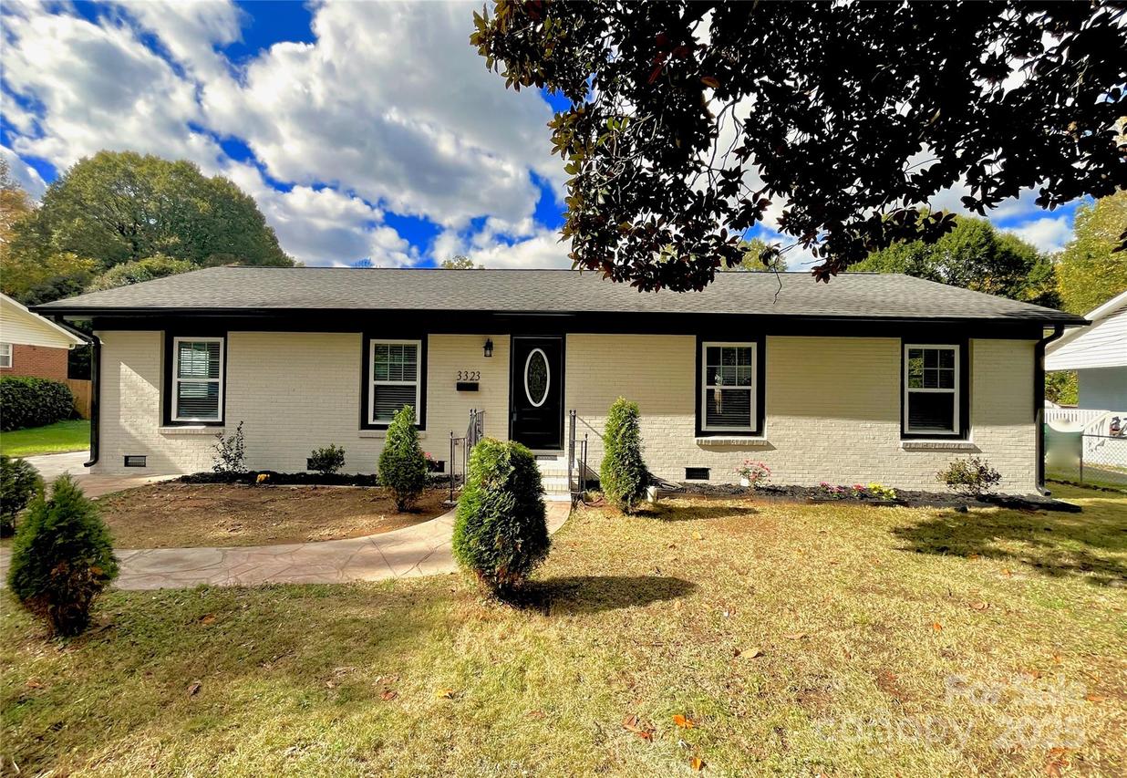 3323 Dunaire Dr., Charlotte, NC 28205