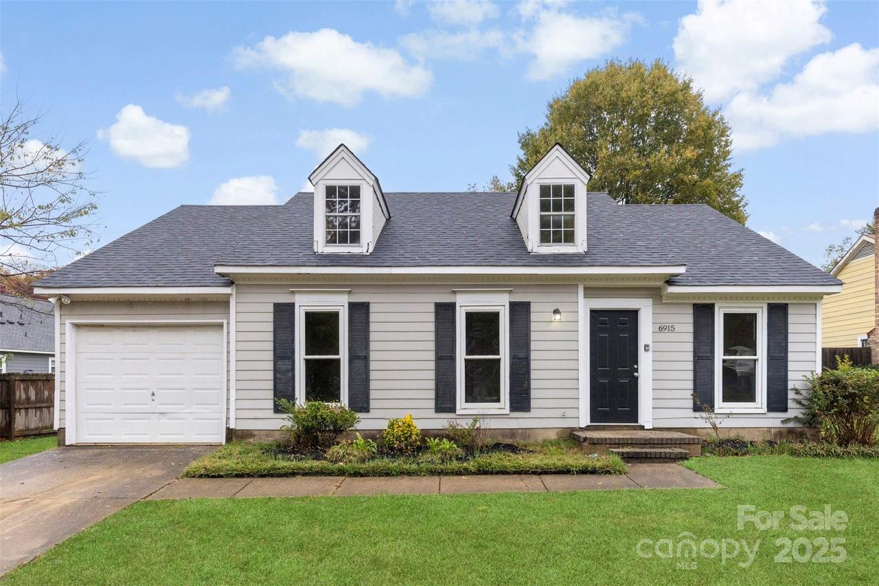 6915 Duncroft Ln., Charlotte, NC 28215