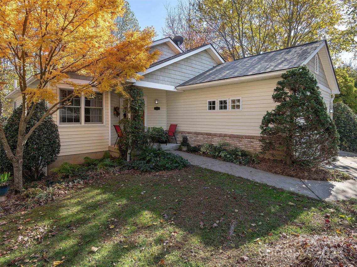 111 Wildwood Forest Ln., Mills River, NC 28759