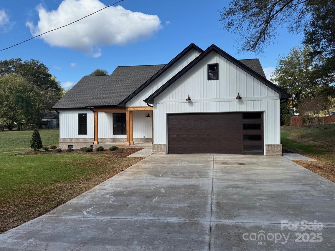 77 2nd Ave., Taylorsville, NC 28681