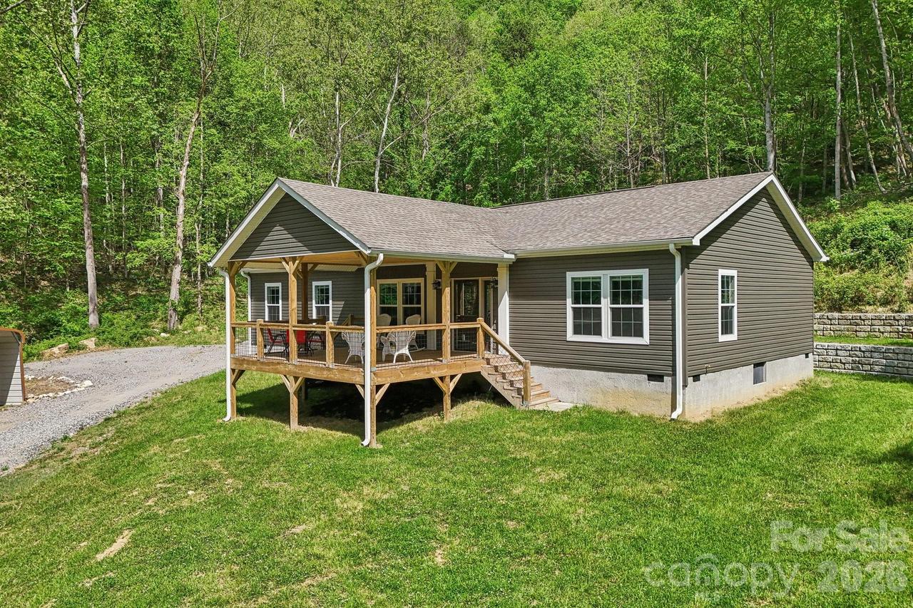 590 Willow Ln., Marshall, NC 28753