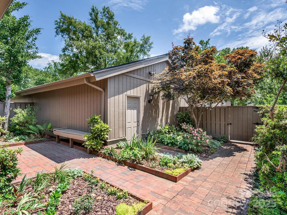 5110 Dunes Ct. #18, Charlotte, NC 28226