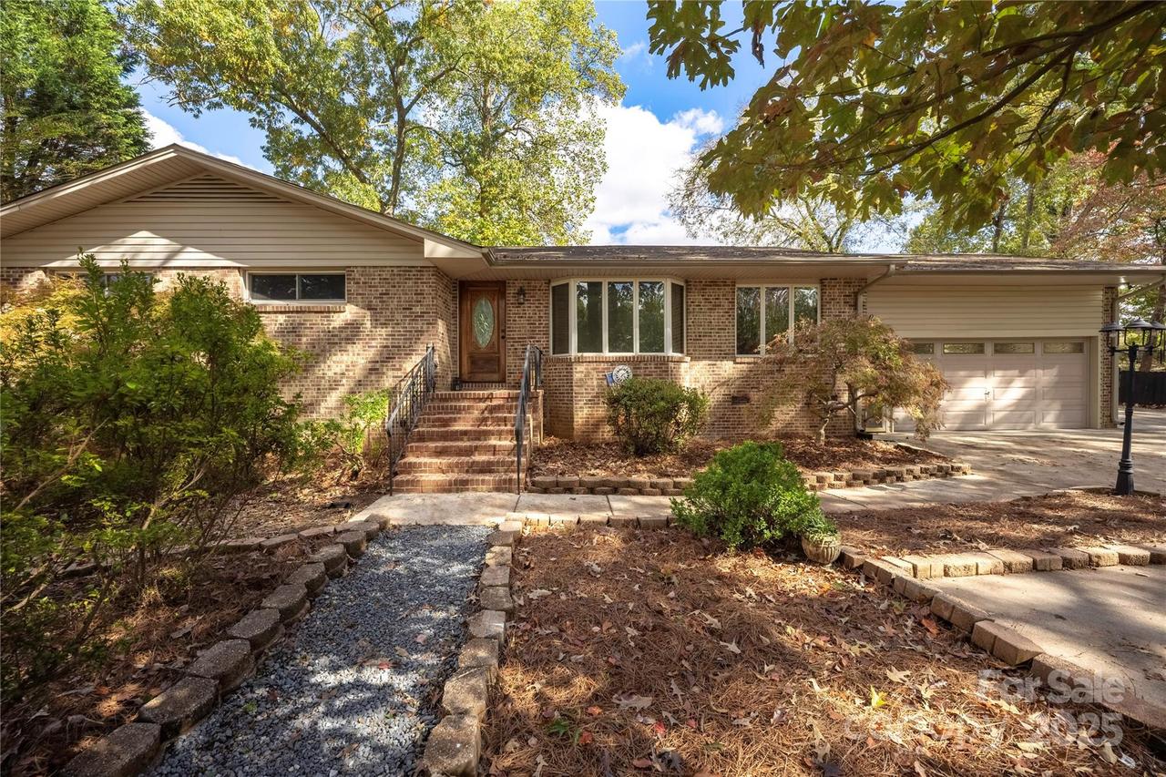 203 Ewing Dr., Belmont, NC 28012