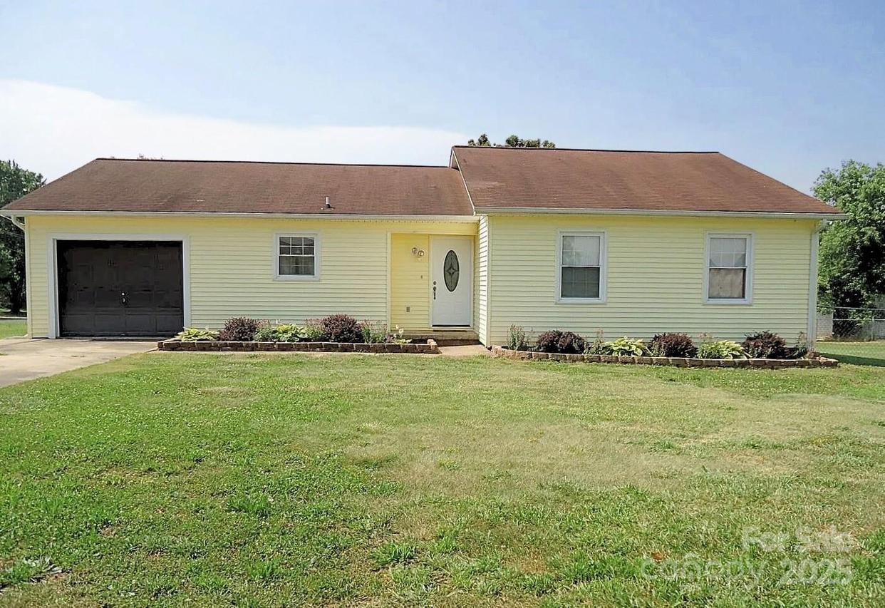 3520 20th Ave., Hickory, NC 28601